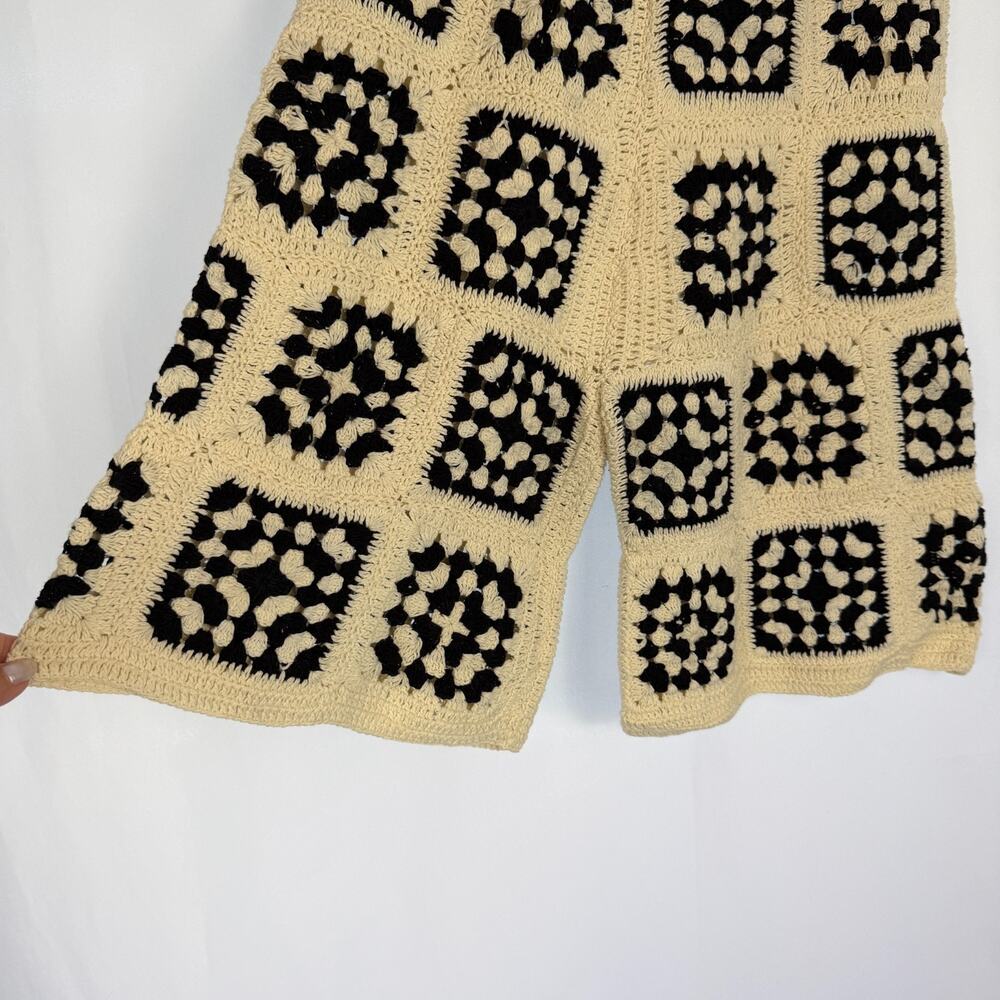 FREE PEOPLE x FLOOK Granny Square Crochet Shorts Womens Cream Black Size L Boho - Picture 4 of 8